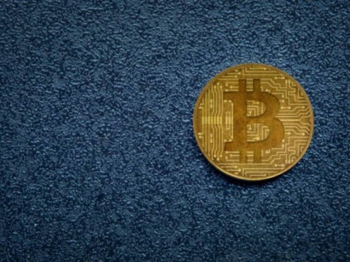 El bitcoin se hunde en mayor caída desde febrero, días después de su récord