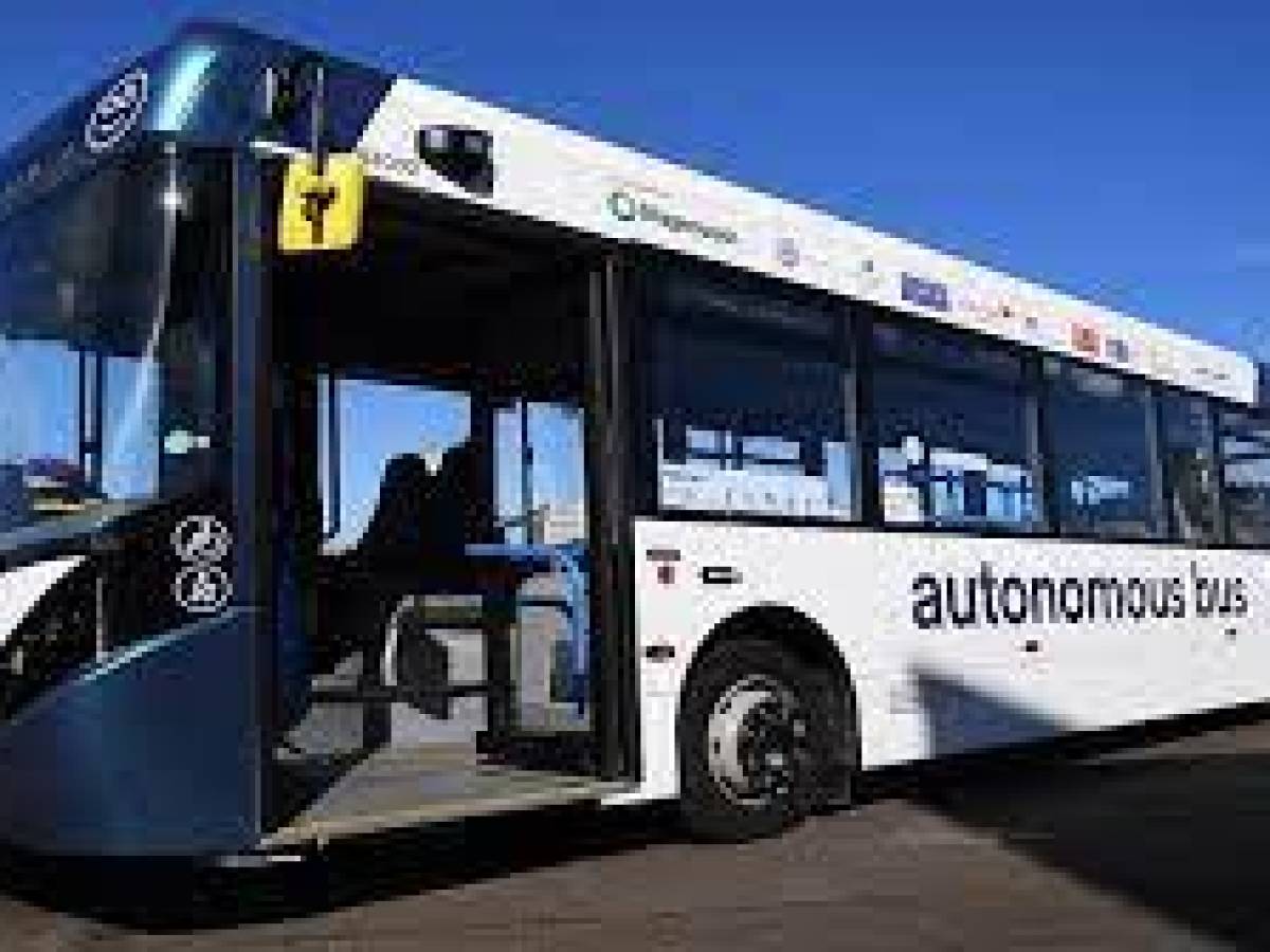 Primer autobús autónomo del Reino Unido empieza a llevar pasajeros
