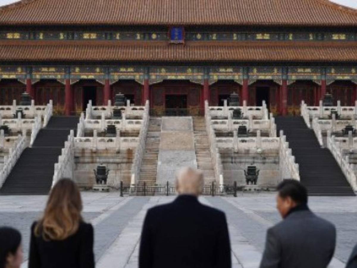 Xi recibe con pompa al presidente Trump en primer día de gira por Pekín