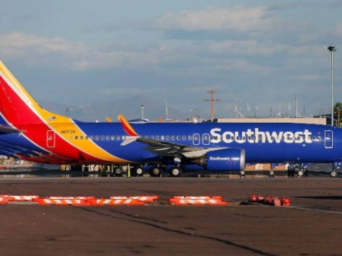 Un Boeing 737 MAX -sin pasajeros- aterrizó de emergencia en EEUU