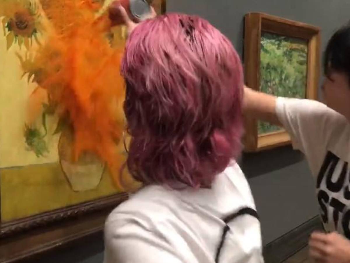Ecologistas lanzan sopa sobre ‘Los girasoles’ de Van Gogh en museo de Londres
