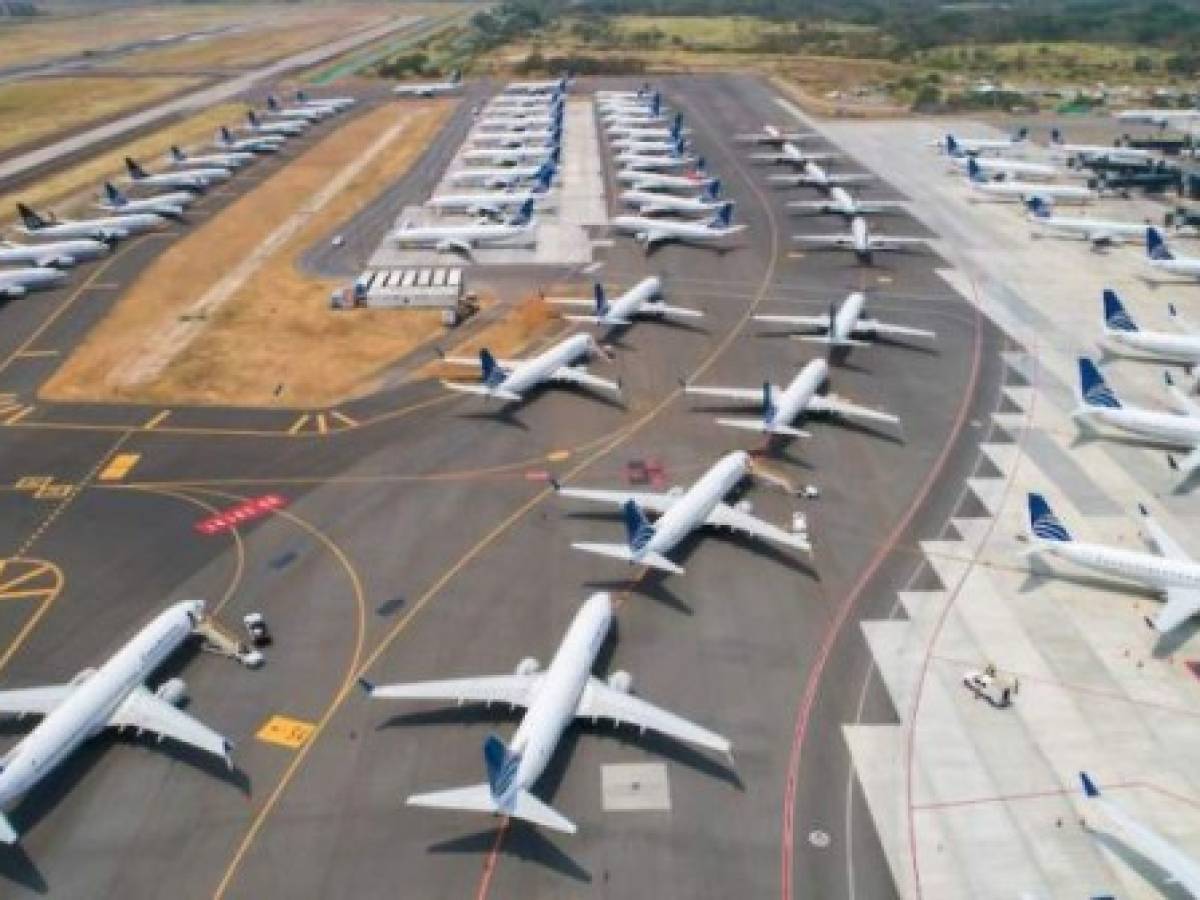 Panamá decide cerrar por 30 días más sus aeropuertos