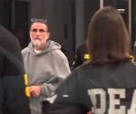 Alex Saab en el aeropuerto Opa-locka<b>, </b>en el condado de Miami-Dade, escoltado por agentes del la DEA, este sábado 16 de mayo. (Foto: EFE)