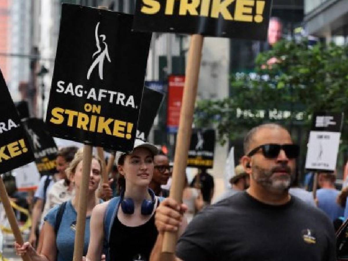 Hollywood elimina 17.000 puestos de trabajo en agosto en medio de huelga