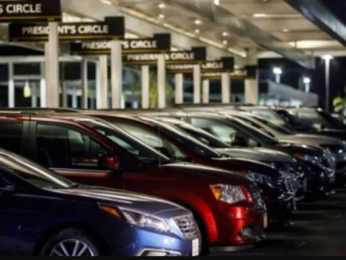 Nissan y Ford suben ventas por los vehículos para alquiler