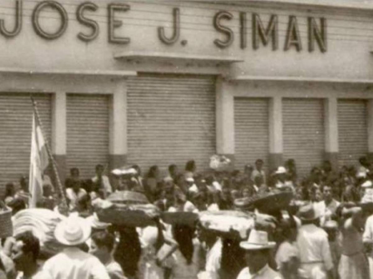 José J. Siman funda la empresa en 1921. Su actual CEO es Ricardo Simán. Su rubro es almacenes por departamento. Foto web