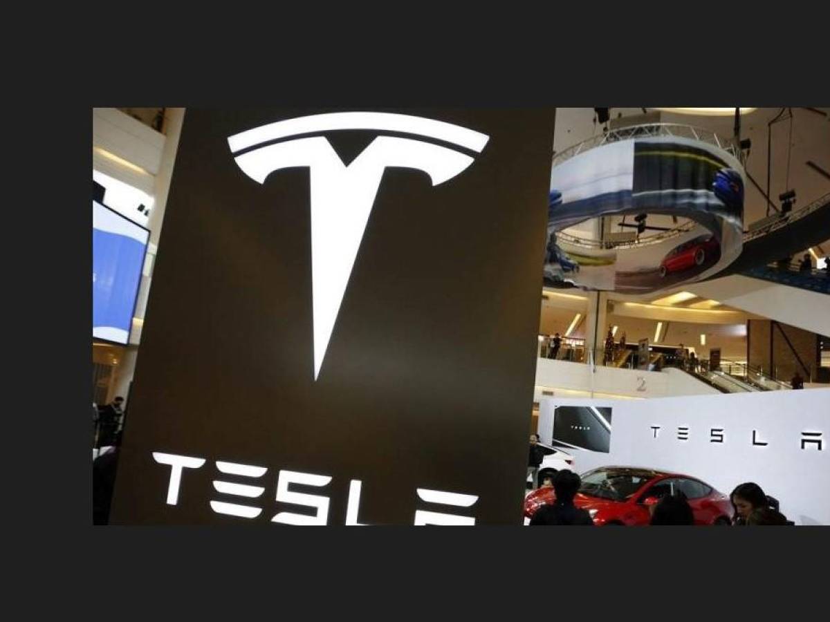 Tesla enfrenta más preguntas sobre la seguridad del piloto automático