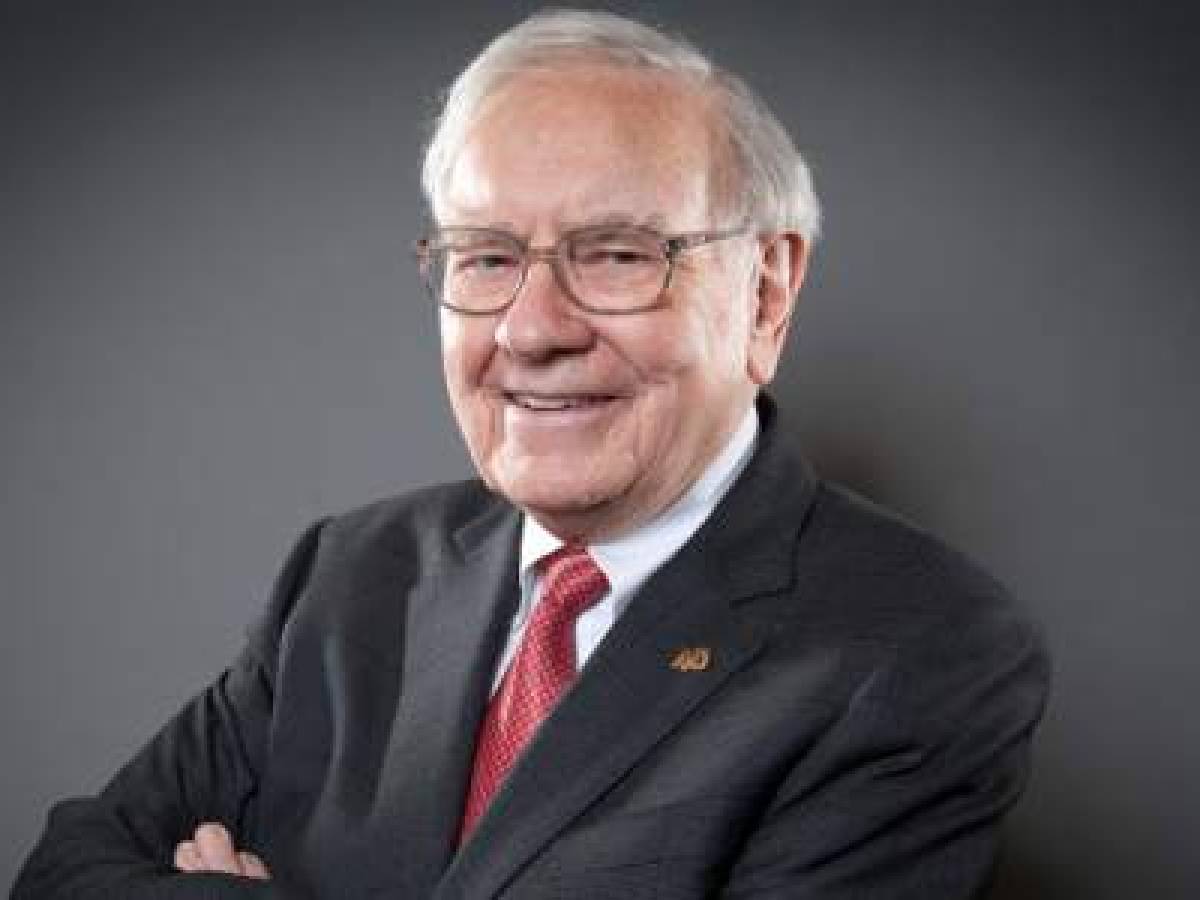 Warren Buffett“La mejor manera de crecer es aprender a comunicarte. Los resultados en sus vidas se pueden magnificar si aprenden a comunicar de mejor manera. El único diploma que tengo en mi oficina es el de Comunicaciones, que recibí de Dale Carnegie en 1952”, aseguró a un graduado de MBA en Stanford.
