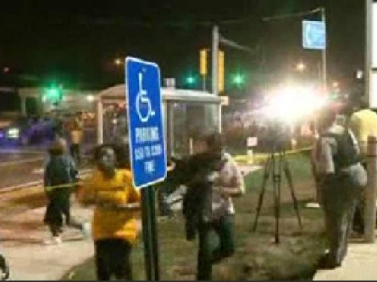 Otra noche de protestas en Ferguson (EE.UU.)