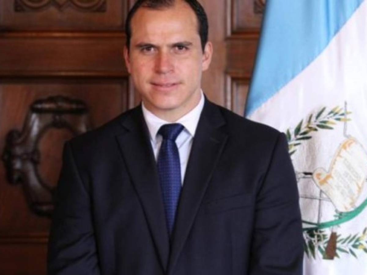 Guatemala: Capturan a exfutbolista y exminsitro de Cultura y Deportes por mafia política