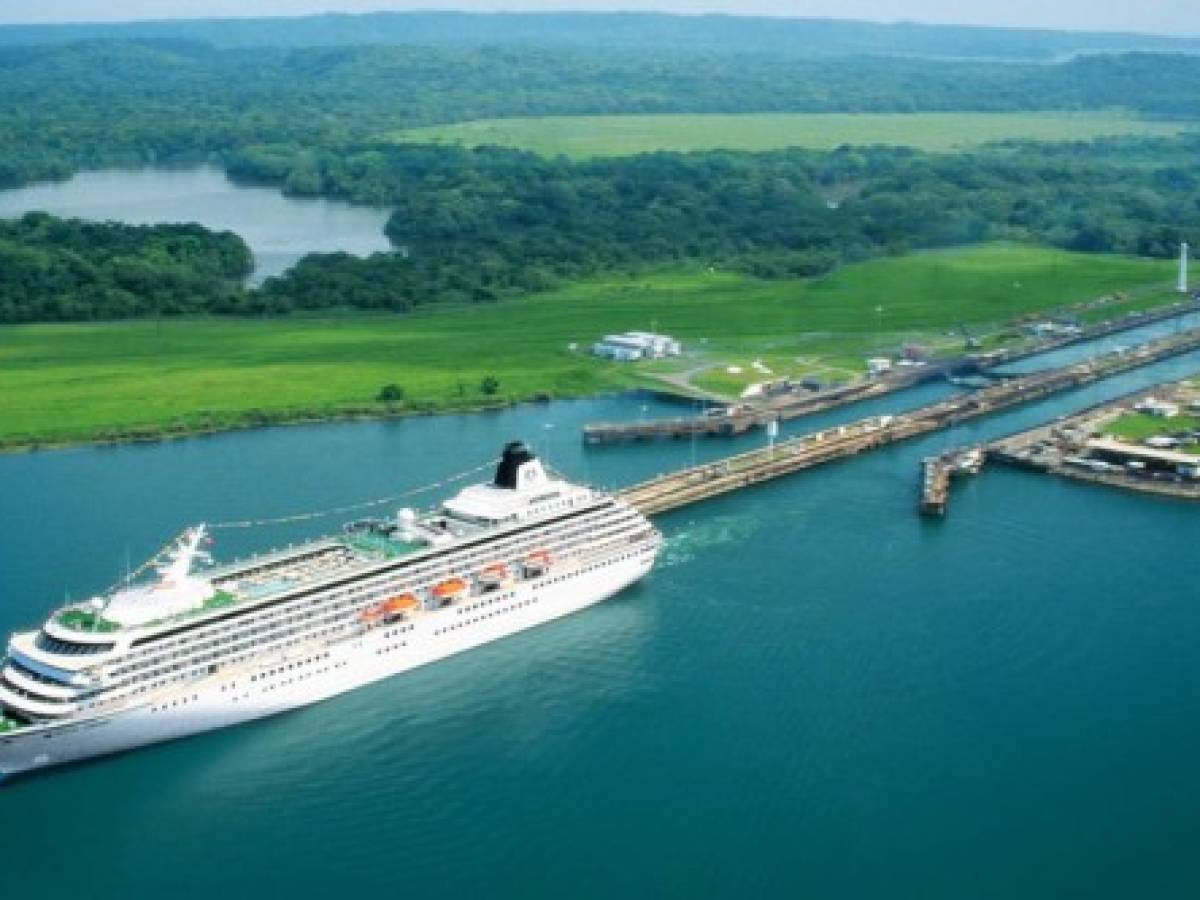 Unos 230 cruceros pasarán por el Canal de Panamá en la temporada 2016-2017