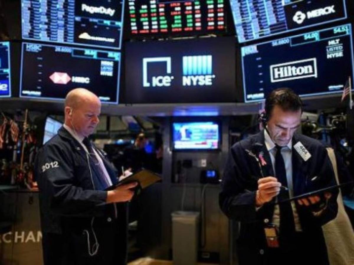 Wall Street termina dispar y caen las tecnológicas