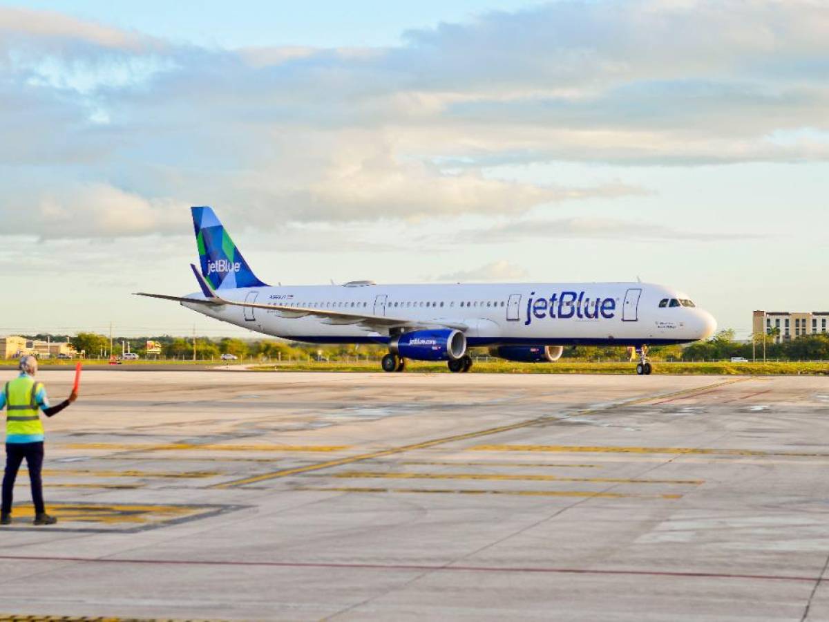 JetBlue cae a su nivel más bajo en 12 años y pronostica más pérdidas