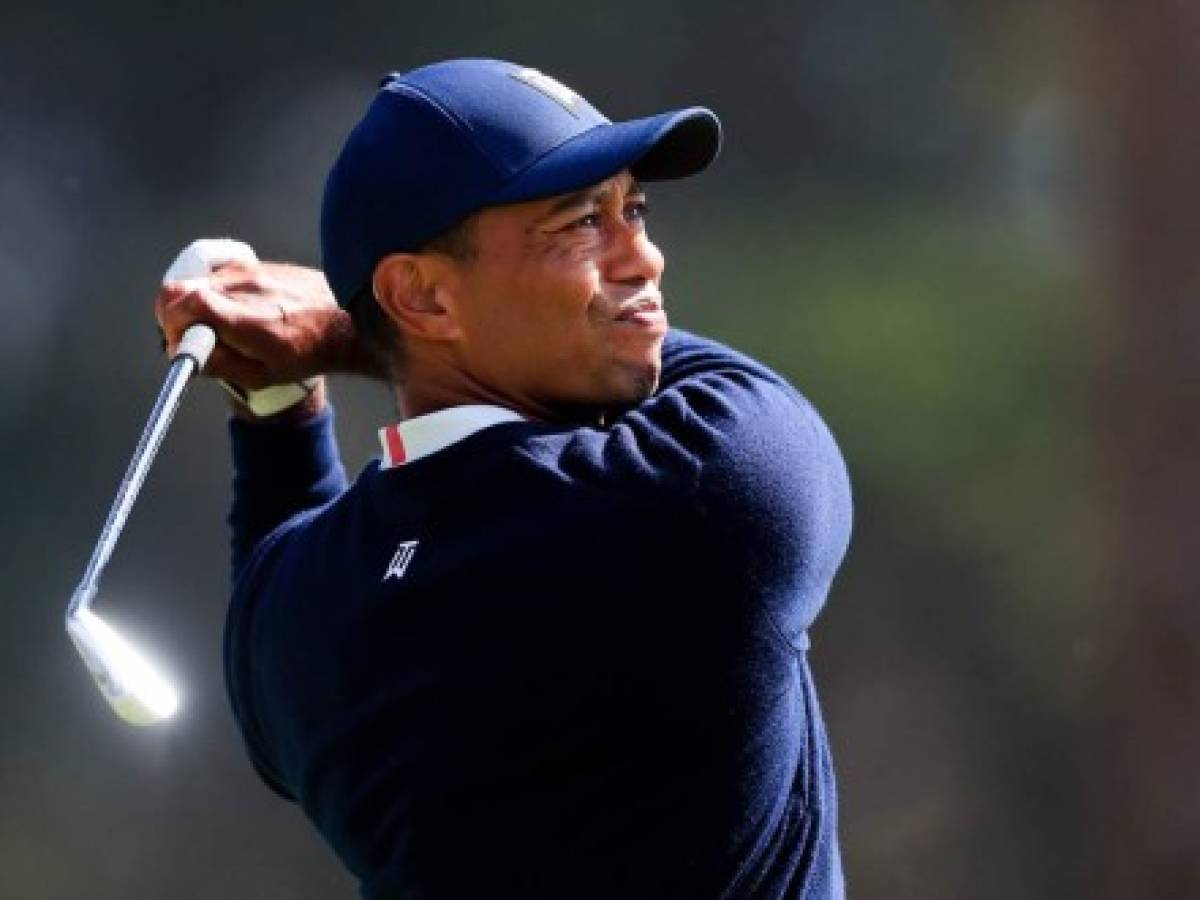 Hospitalizan a Tiger Woods tras sufrir accidente automovilístico
