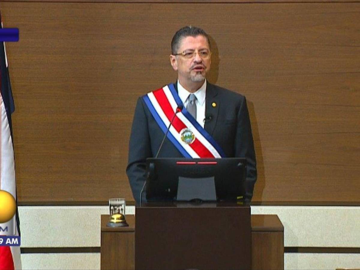 Rodrigo Chaves asume presidencia de Costa Rica con misión de sanear economía