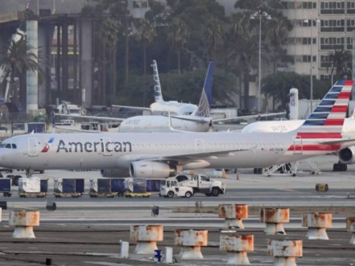 American Airlines y United anuncian más de 30.000 despidos por la pandemia