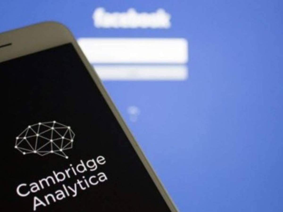 Facebook acepta pagar multa por Cambridge Analytica