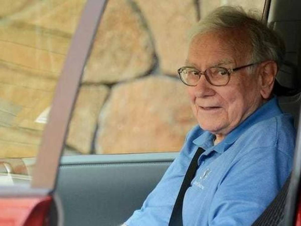 Multimillonario Warren Buffett apuesta por el sector de los vehículos eléctricos