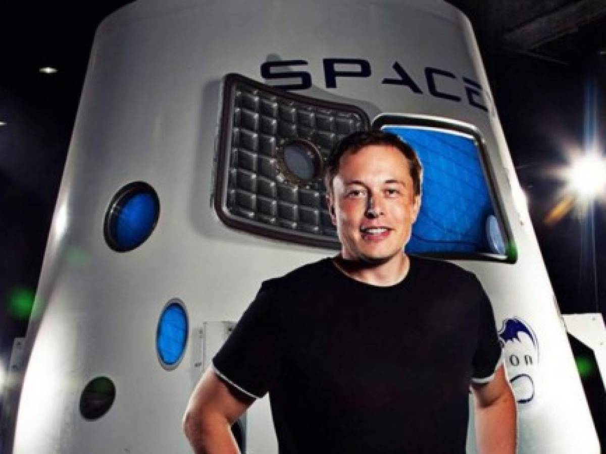 Elon Musk muestra primera prueba de su sistema de tránsito por túneles