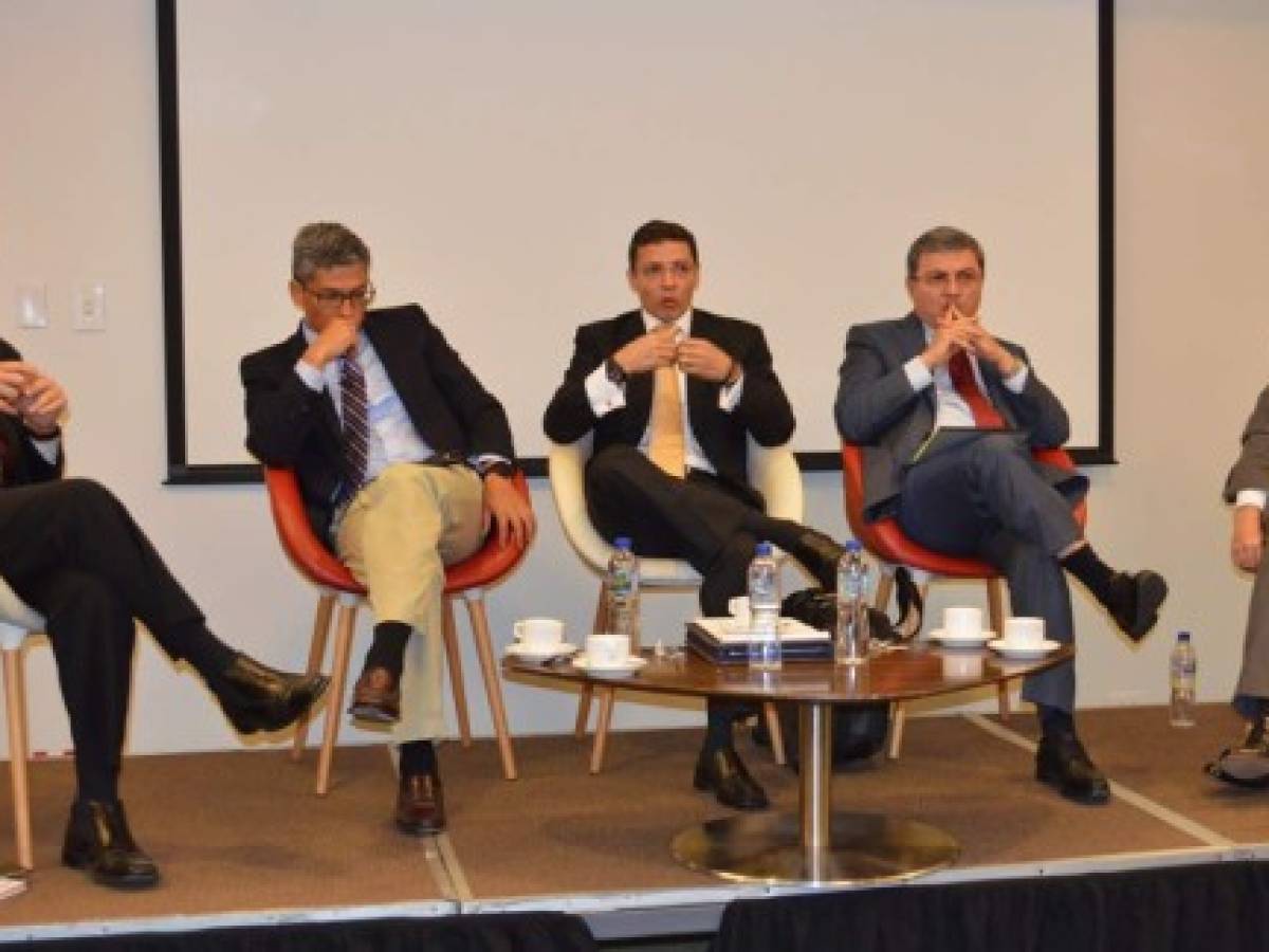 Costa Rica: expertos debatieron sobre opciones para mejorar economía