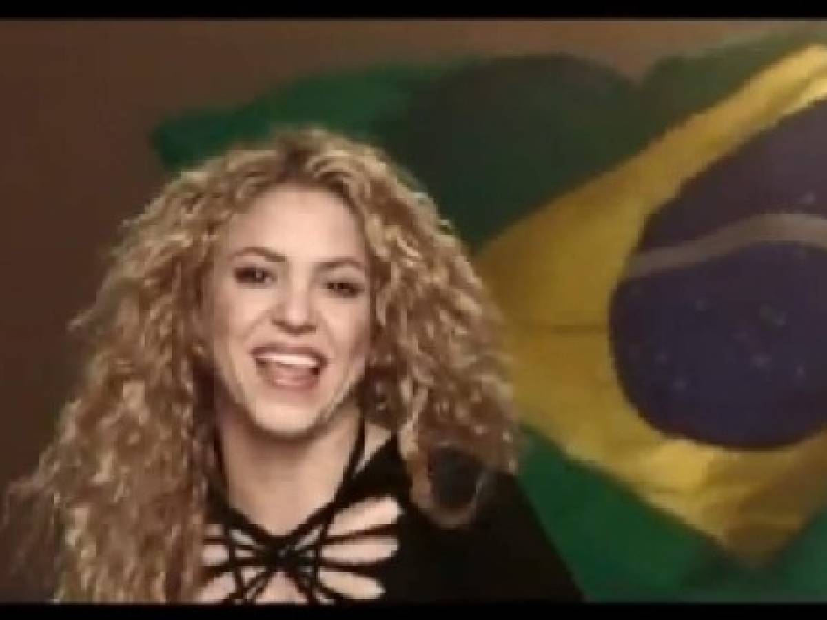Shakira, estrellas del fútbol y familia, en su tema para Mundial Brasil 2014.