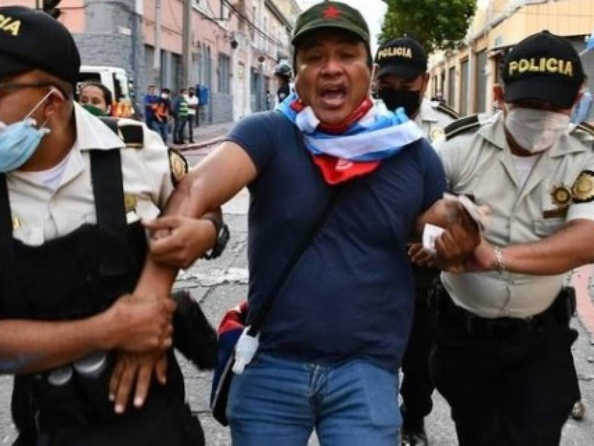 Miles vuelven a manifestarse contra corrupción en Guatemala