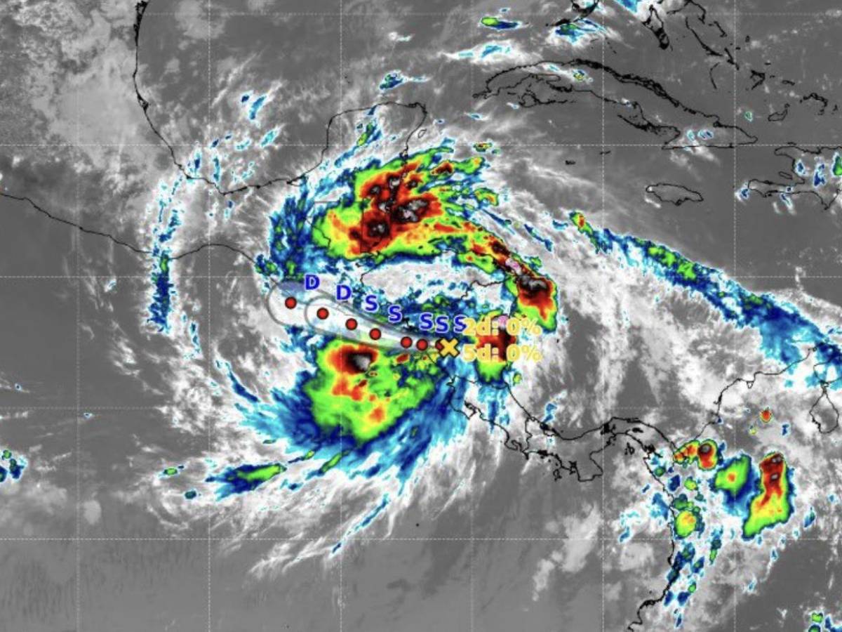 Tormenta Julia suma cuatro muertos y avanza en el Pacífico