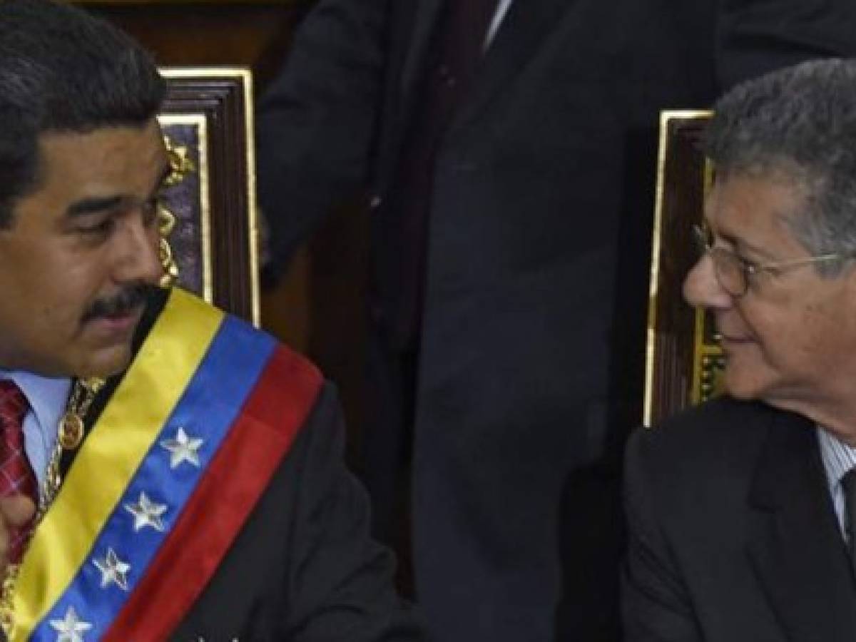 Maduro llama a la oposición a apoyar 'emergencia'