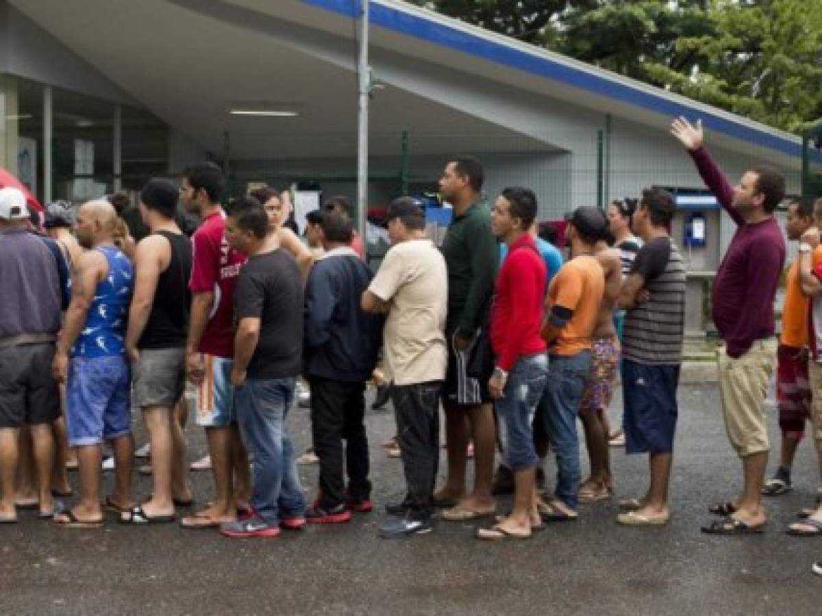 Costa Rica cancela visas a migrantes cubanos
