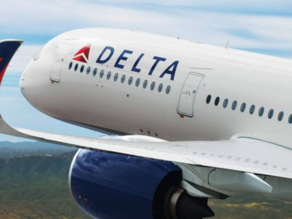 Delta Airlines obtiene ganancias en 3T y alerta por alza en precios del combustible