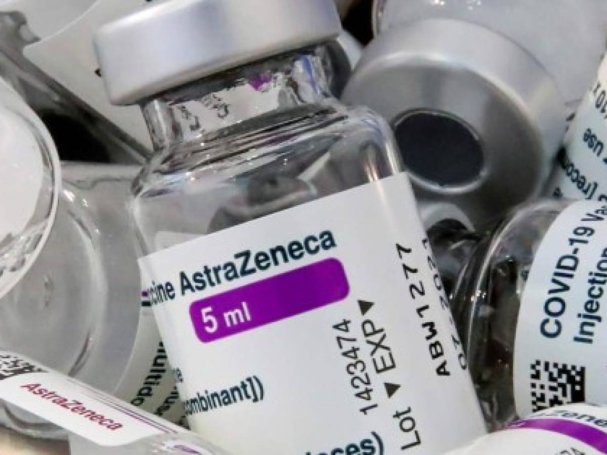Unión Europea demanda a AstraZeneca por retraso en entrega de vacunas COVID