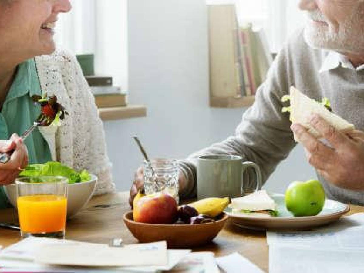 Envejecer de forma saludable comienza con la nutrición, según investigación