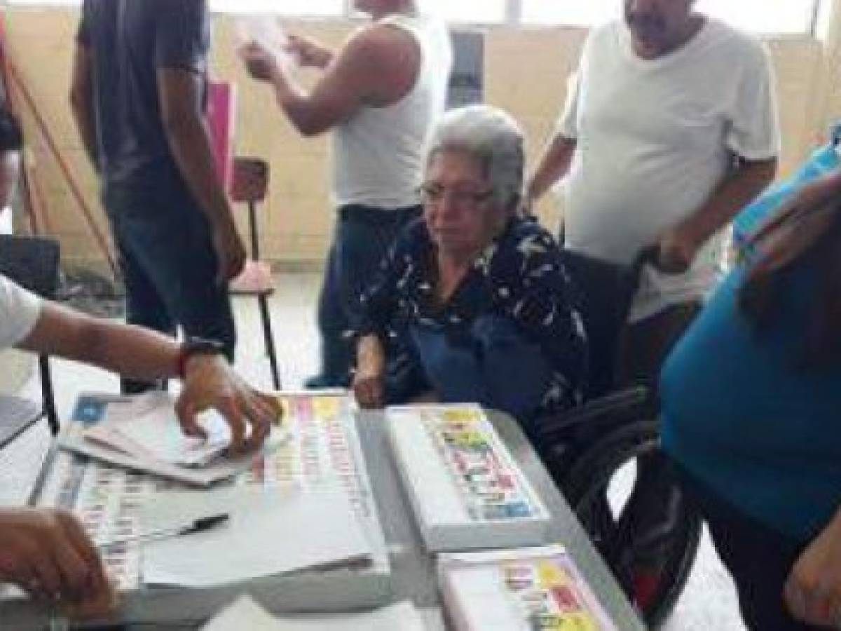 Honduras celebra elecciones presidenciales con actual mandatario como favorito