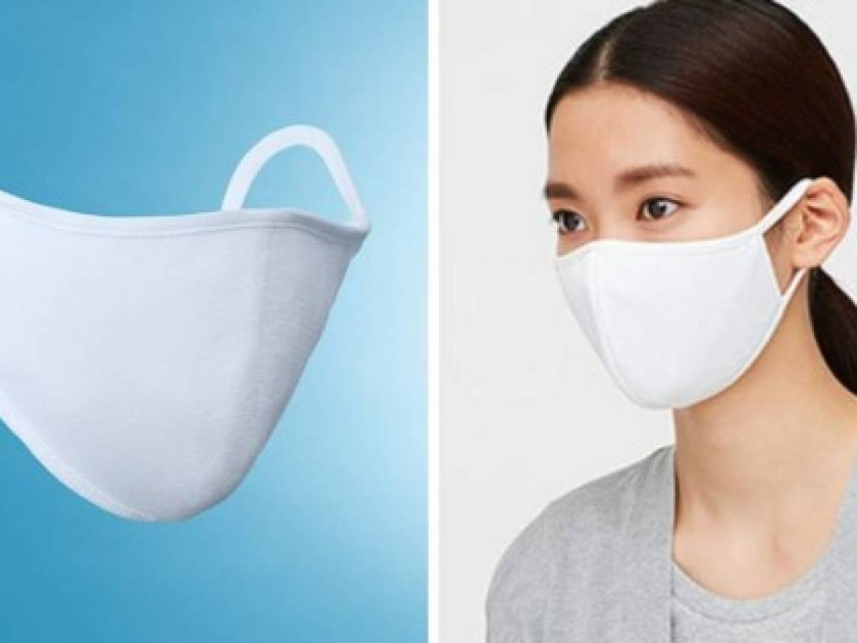 Grandes filas en Japón para comprar una mascarilla de Uniqlo con tela transpirable