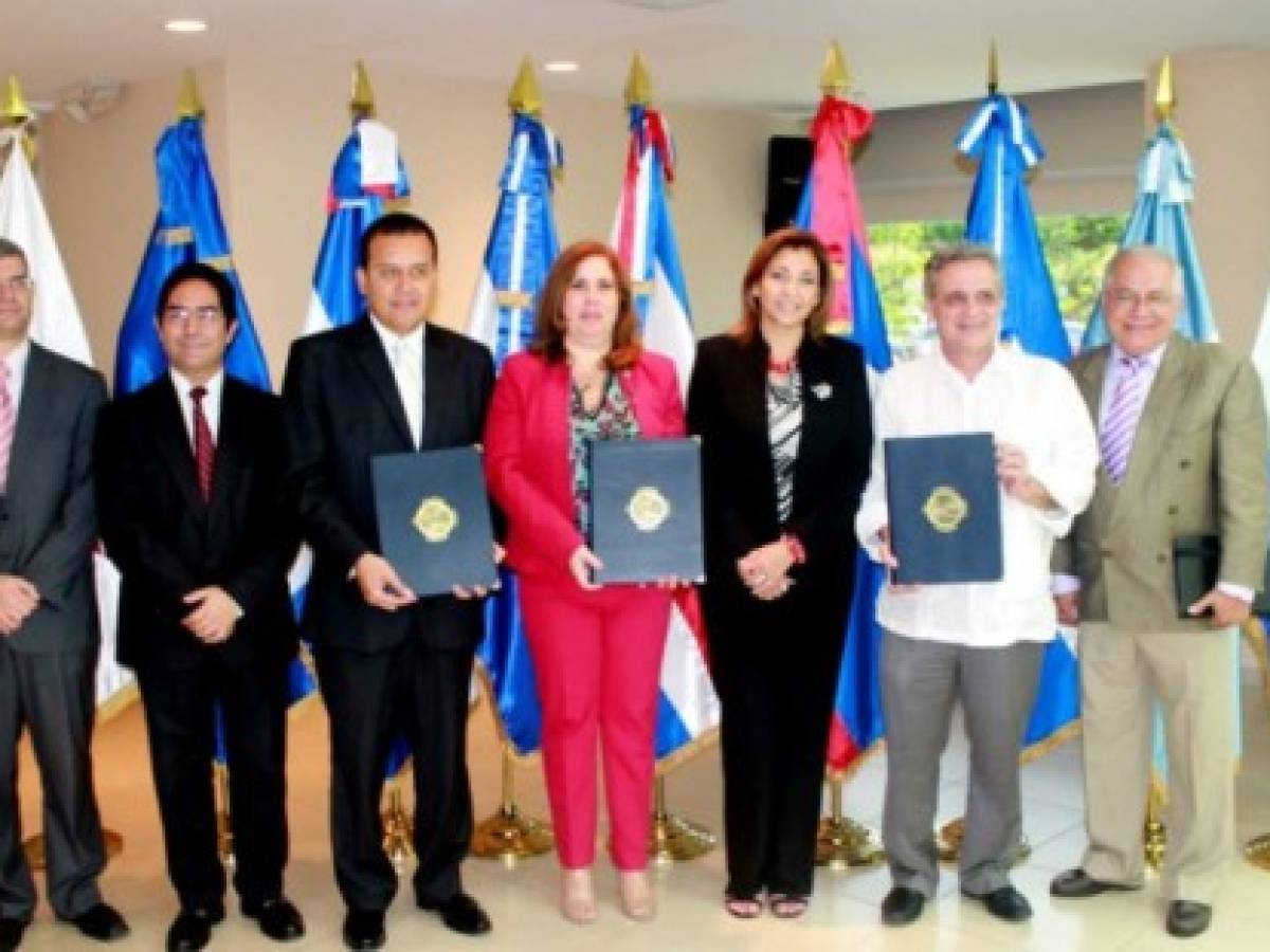 Organismos firman convenio para integración económica y salud regional
