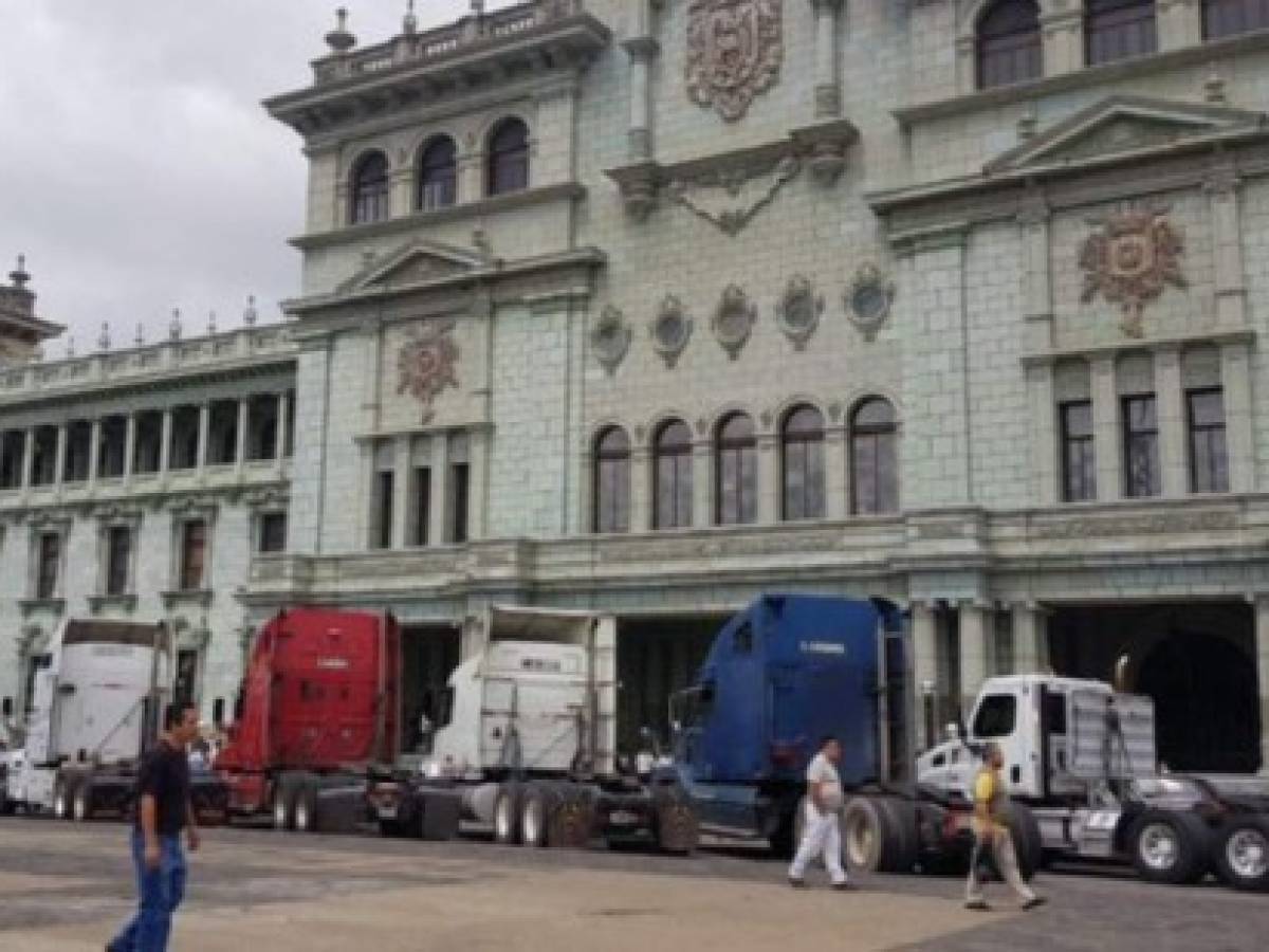 Guatemala: Conductores del transporte pesado protestan por imposición de limitador de velocidad