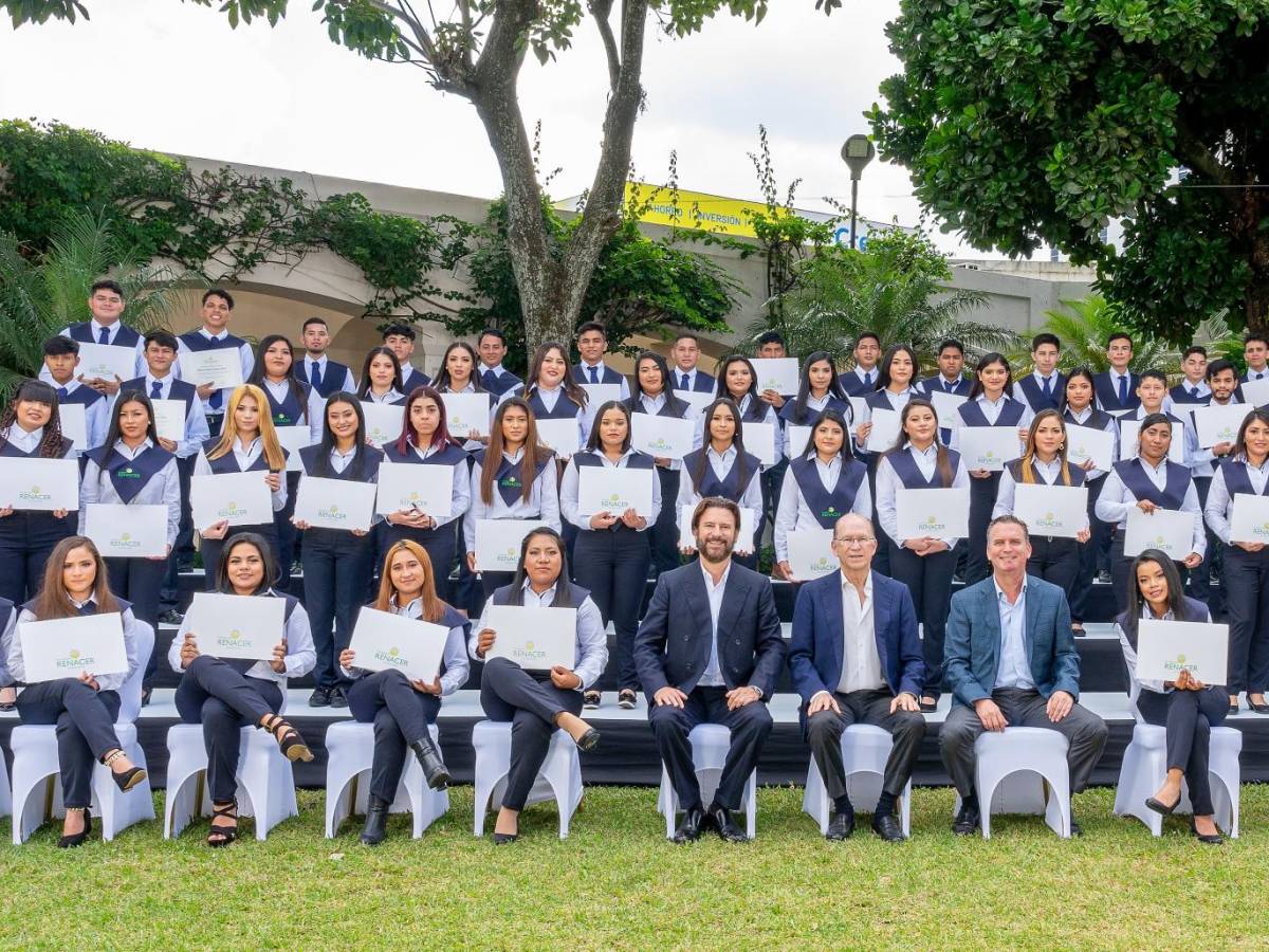 Más jóvenes se gradúan del programa ‘Creando Esperanza’ en El Salvador