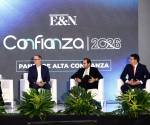 <i>Panel empresario: Alan Deware (Pinturerías Americanas); Ángelo Casco Bruni (Molino Harinero Sula) y Carlos Girón (VP corporativo de Imagen y Reputación Institucional de Grupo Financiero Atlántida), con la moderación de Claudia Díaz, directora ejecutiva de FUNDAHRSE (Foto:YosephAmaya)</i>
