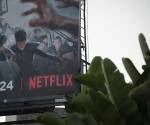 <i>Fotografía de archivo del detalle de un cartel publicitario de una serie de televisión producida por la plataforma Netflix, en una calle de Los Ángeles (California, EE.UU.) EFE/Christian Monterrosa</i>