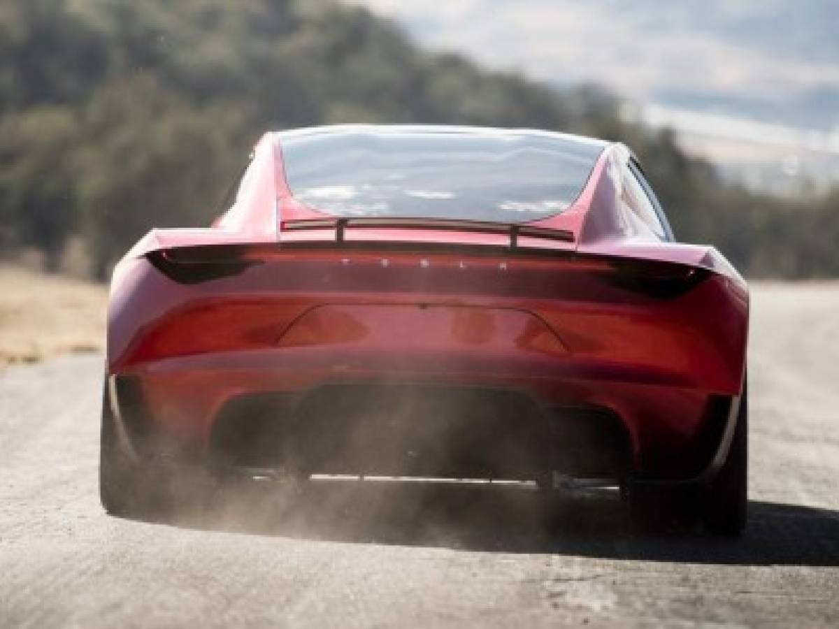 Tesla retrasa el lanzamiento del auto deportivo Roadster hasta 2023