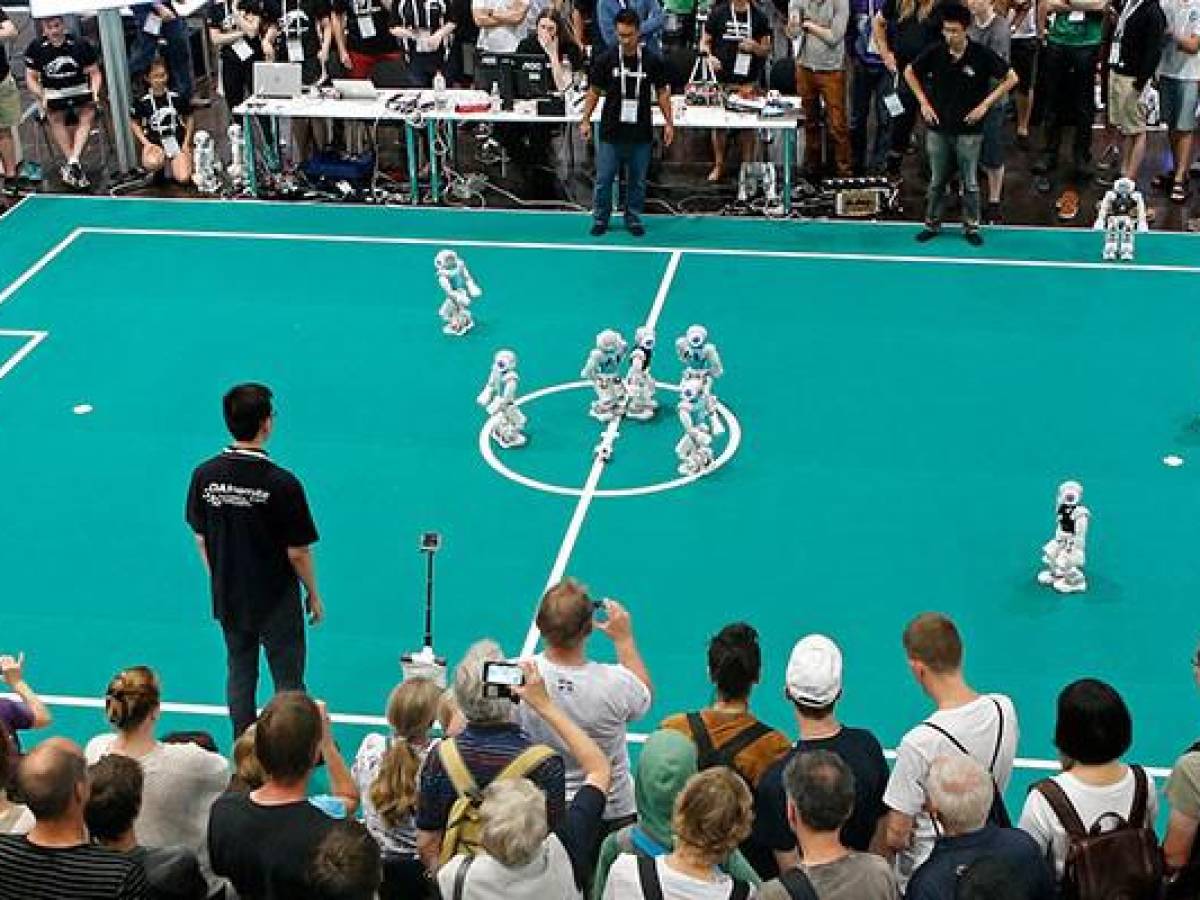 Pronostican que robots podrán jugar fútbol como un ser humano en el año 2050