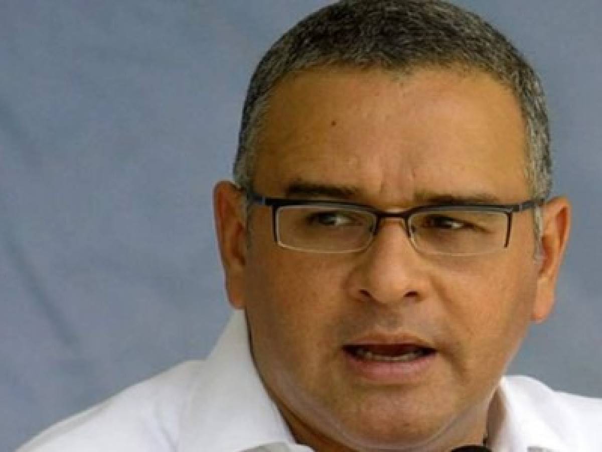 El Salvador: Funes dice que no tiene que dar cuentas de sus viajes