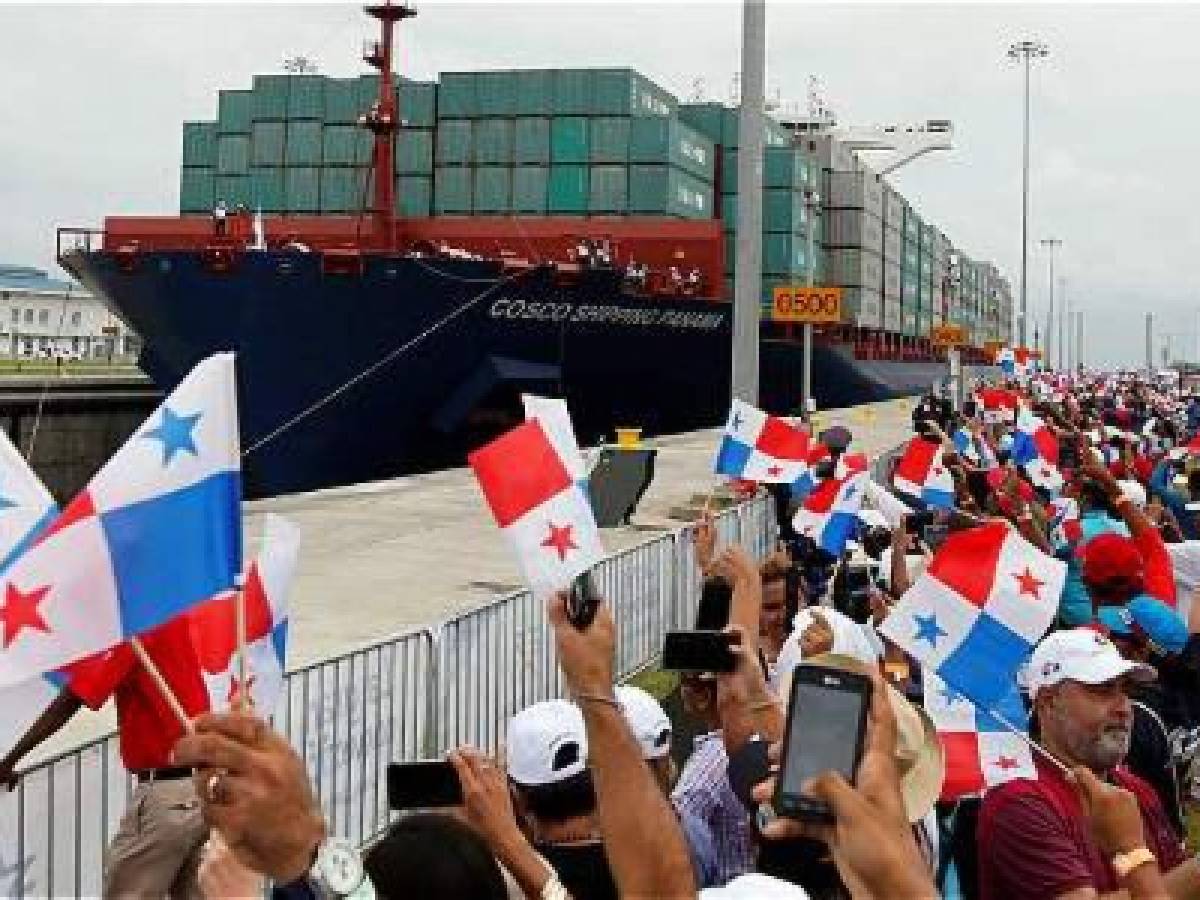 Cosco Shipping Panama cruzó tercer juego de esclusas del Canal de Panamá ampliado