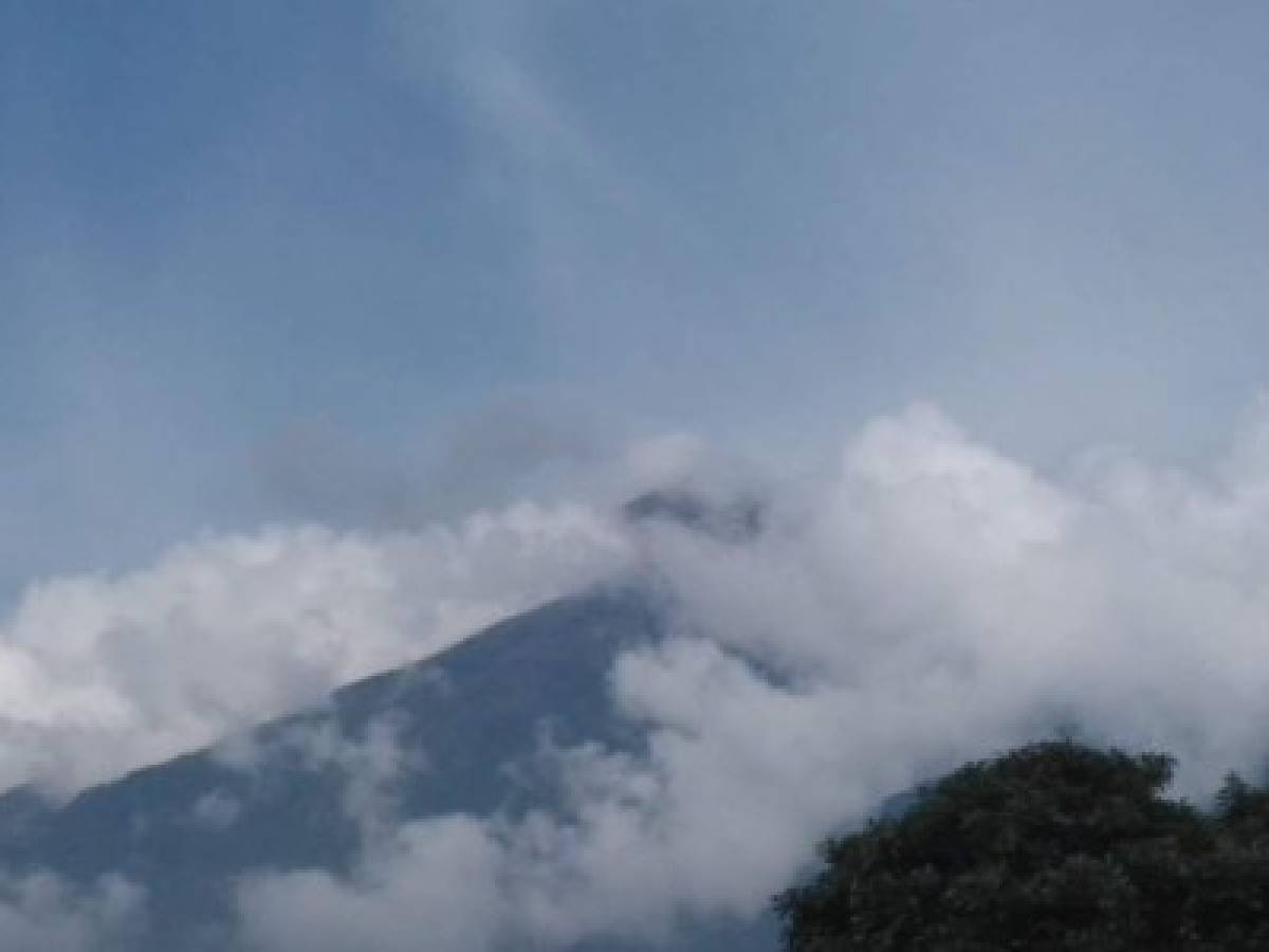 Guatemala: Volcán de Fuego emite explosiones débiles y moderadas