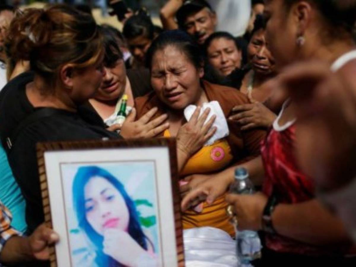 Manifestantes piden justicia por muerte de 40 niñas en hogar de Guatemala