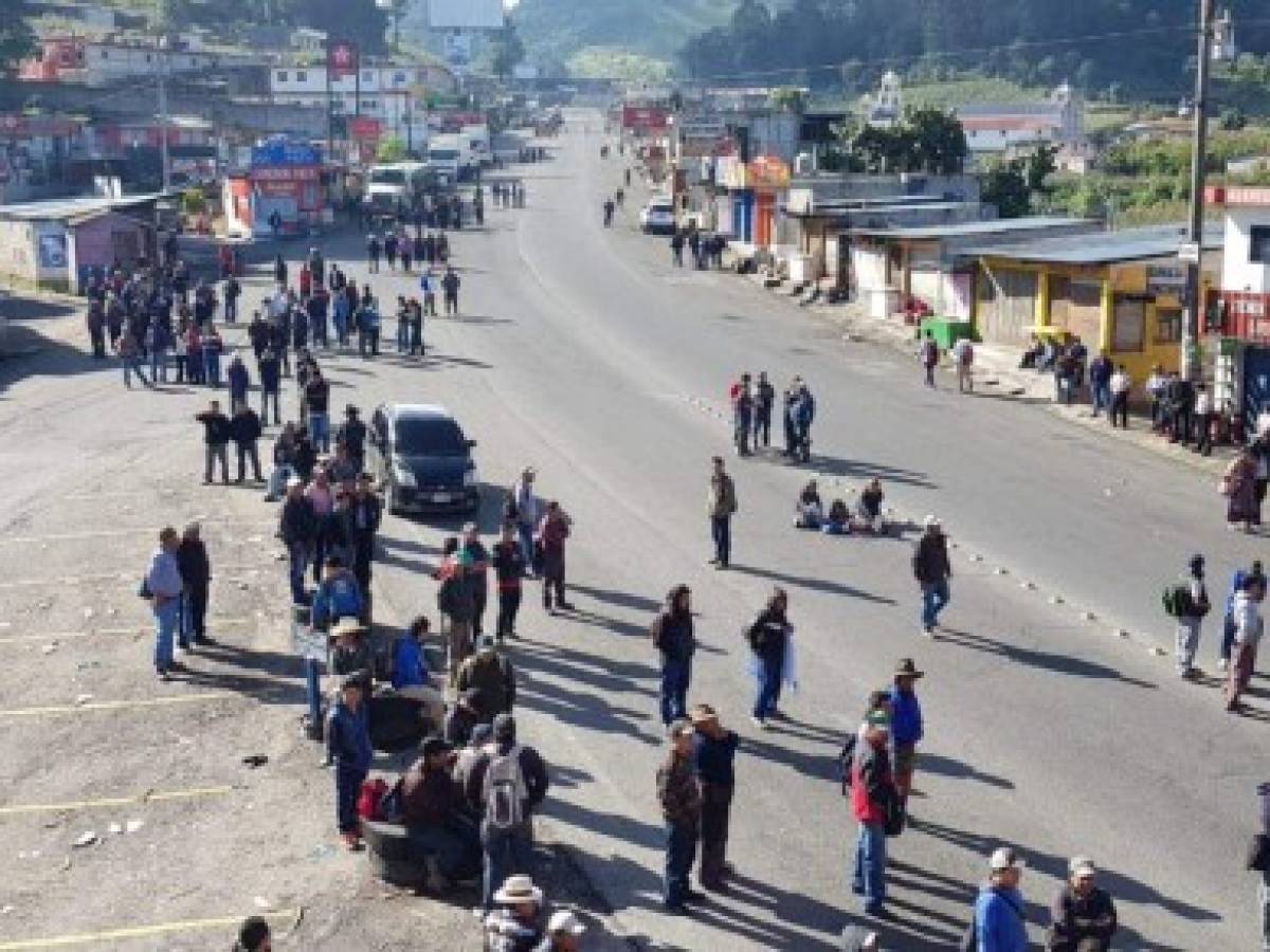 Pobladores bloquean ruta Interamericana para exigir continuidad de la Cicig