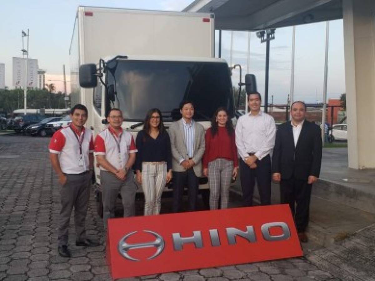 Representante de Hino Motors Limited Japón felicitó a Excel por el desempeño de la marca