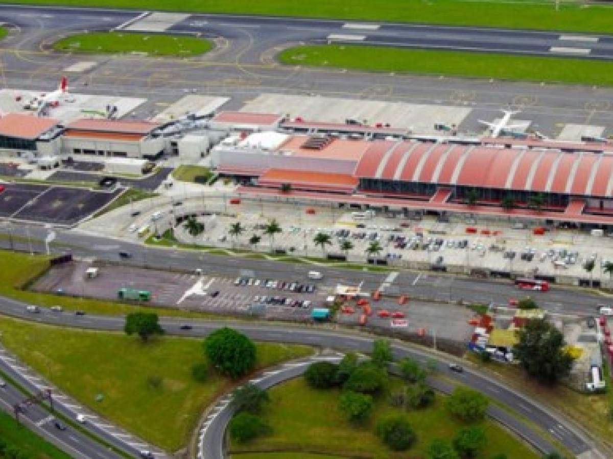 Costa Rica mantiene en firme fecha de reapertura de aeropuertos