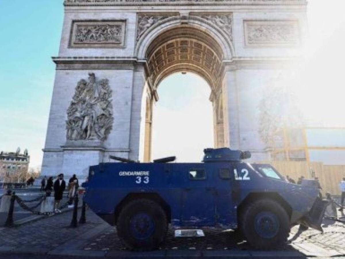Blindan París para impedir protestas de sectores antivacunas