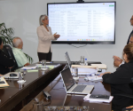<i>Zelmar Rodríguez Crespo, administradora general de ASEP, junto a su equipo de trabajo. FOTO CORTESÍA / E&amp;N</i>